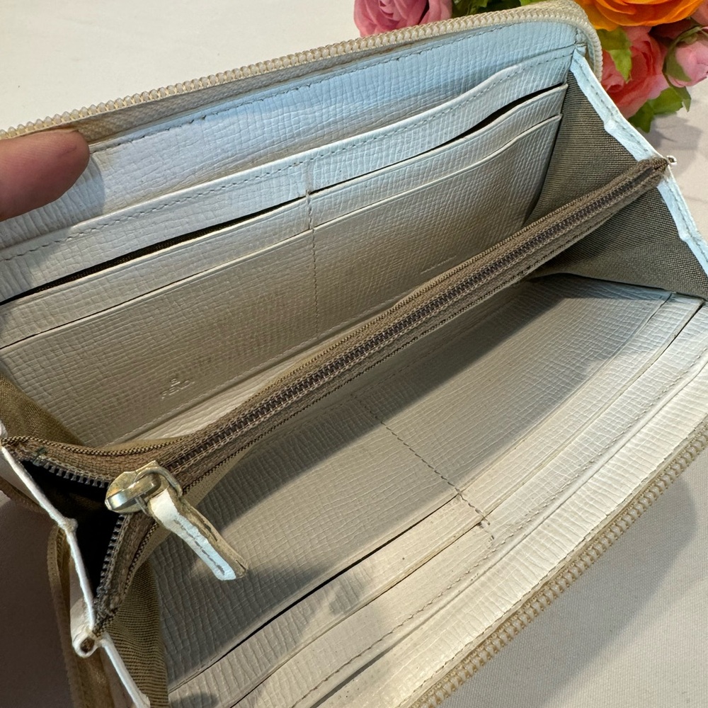 Authentic Fendi zippy wallet - Picture 11 of 11